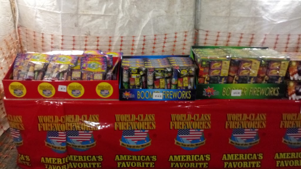 World-class fireworks tent | 10569 LA-70, Donaldsonville, LA 70346, USA | Phone: (800) 766-1277