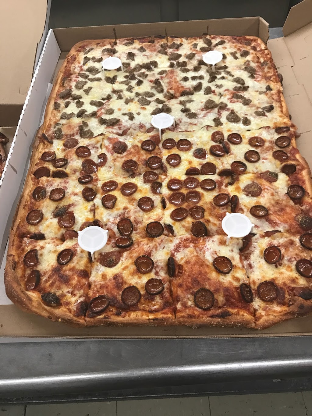 The Pizza Heist | 231 Aurora St, Lancaster, NY 14086, USA | Phone: (716) 681-1111