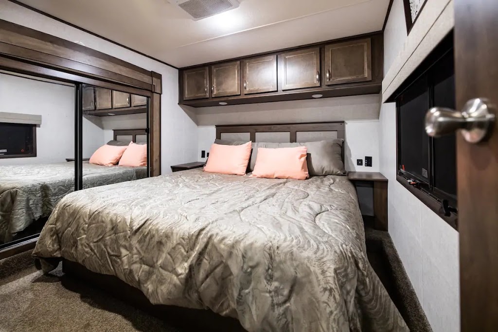 Laurel Ranch RV Air Bed and Breakfast | 646 Lake Terrace Dr, Lakehills, TX 78063, USA | Phone: (830) 313-9357