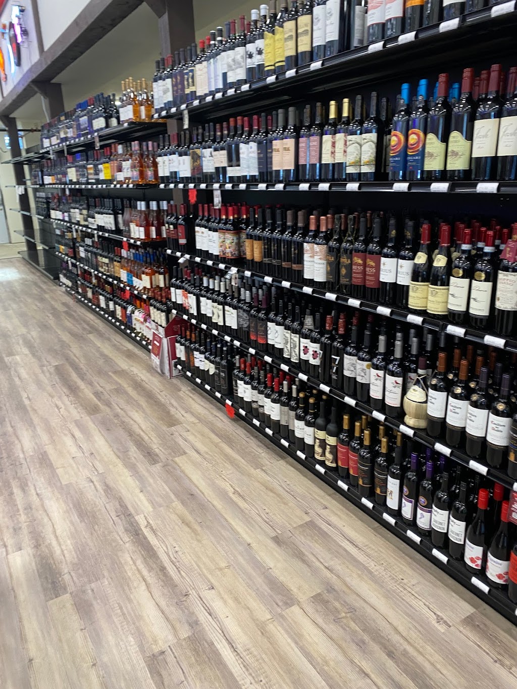Hilltop Beverage | 2116 Picture Point Dr, Windsor, CO 80550, USA | Phone: (970) 657-9854