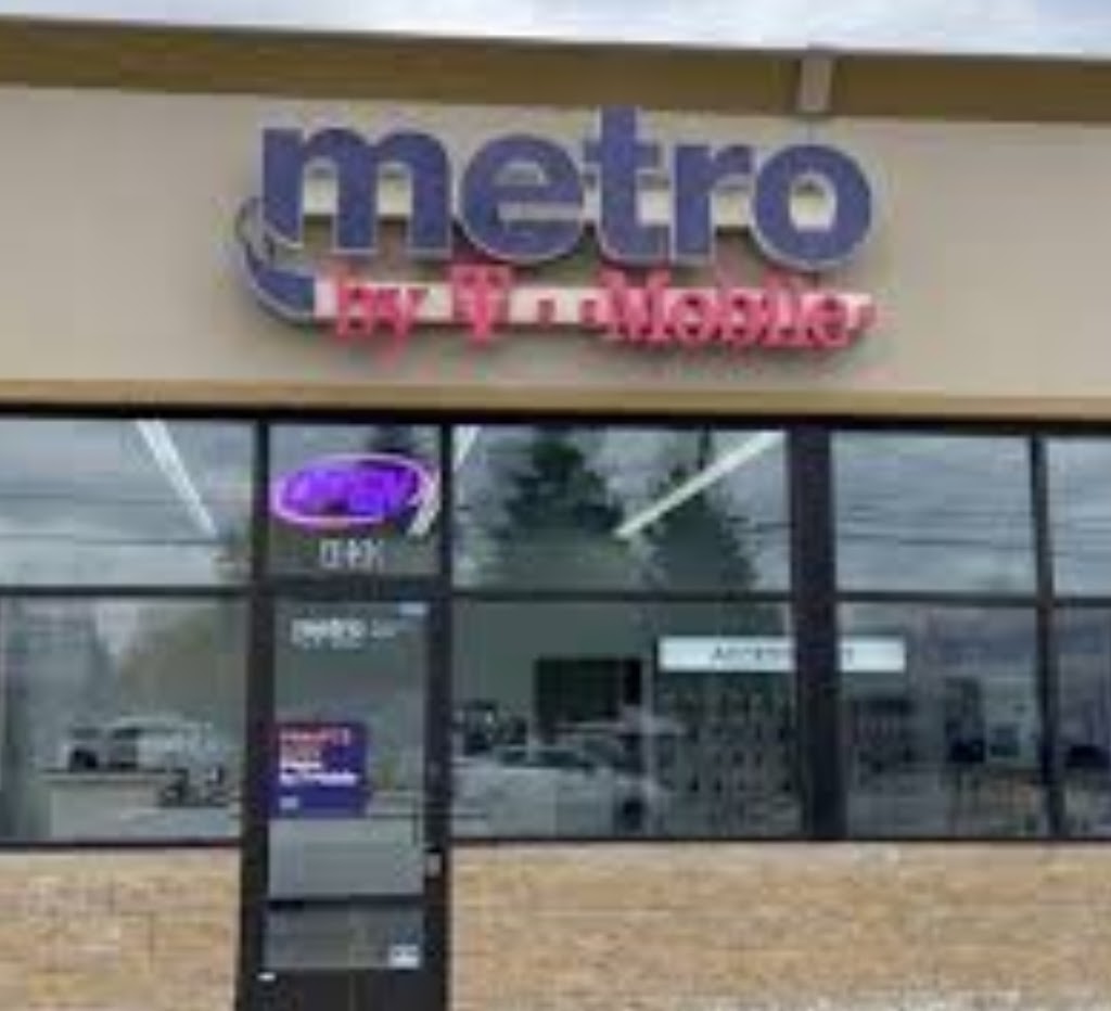 Metro by T-Mobile - electronics store  | Photo 4 of 7 | Address: 4030 Auburn Rd, Shelby Township, MI 48317, USA | Phone: (586) 918-1111