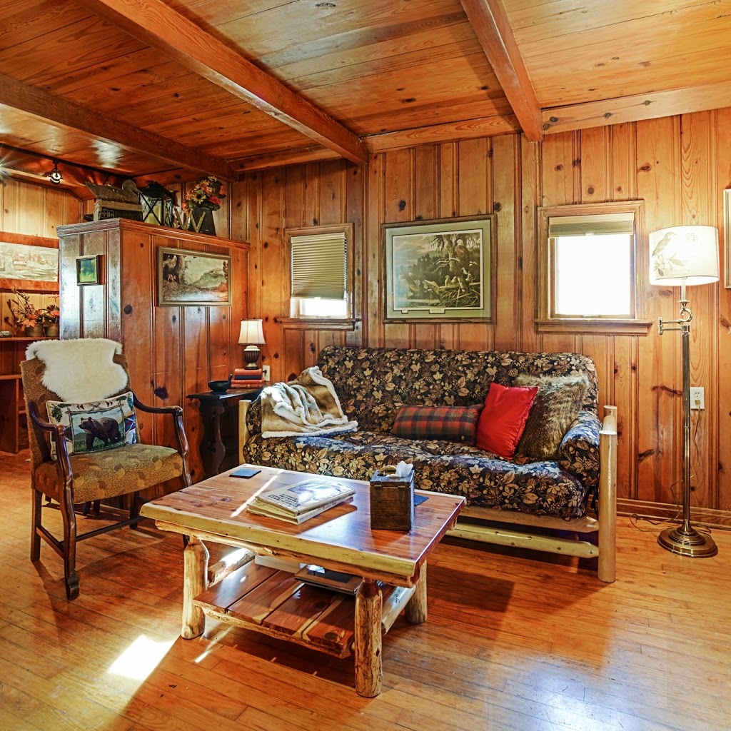 Timberwolf Cabin, Est. 1953 | 603 N Market St, Waterloo, IL 62298, USA | Phone: (814) 221-0755