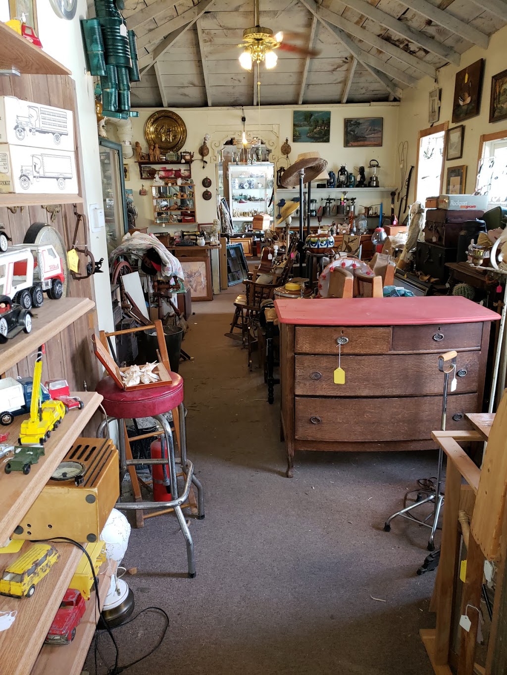 Hatchery Antique Mall | 7474 Avon Belden Rd., North Ridgeville, OH 44039, USA | Phone: (216) 214-2229