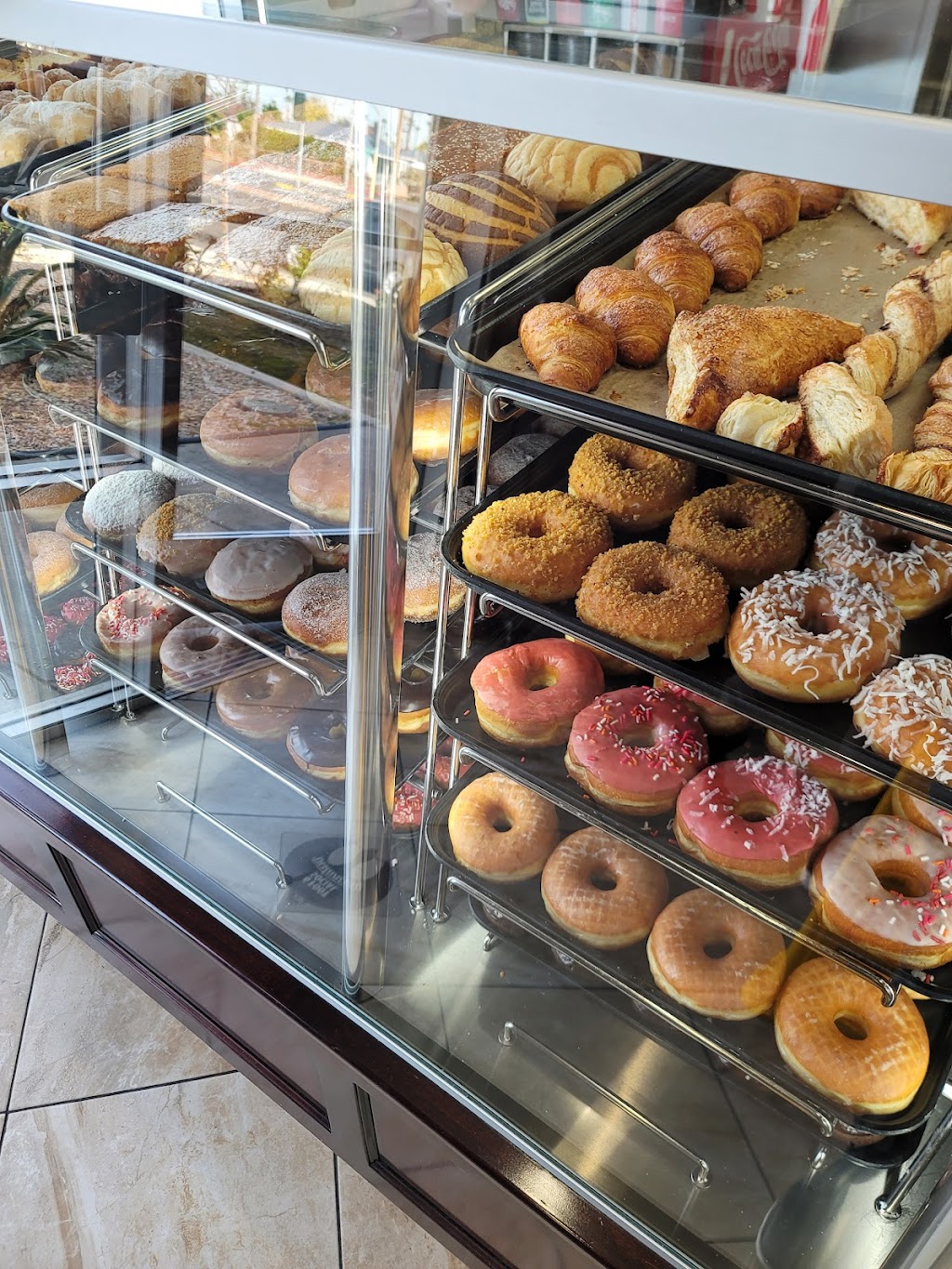 Winchells Donut House | 603 E University Dr Ste D, Carson, CA 90746, USA | Phone: (424) 340-2838