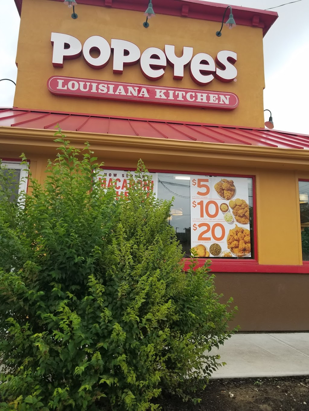 Popeyes Louisiana Kitchen | 12910 Buckeye Rd, Cleveland, OH 44120, USA | Phone: (216) 283-0770