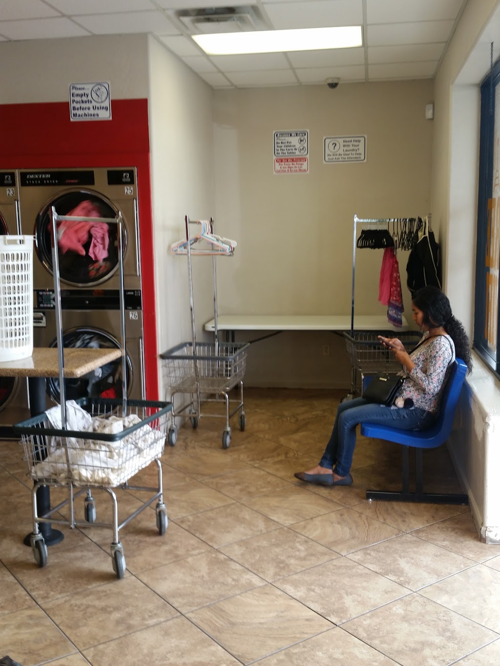 Laundry Express | 9402 N Central Ave UNIT 12, Phoenix, AZ 85020, USA | Phone: (602) 682-7761