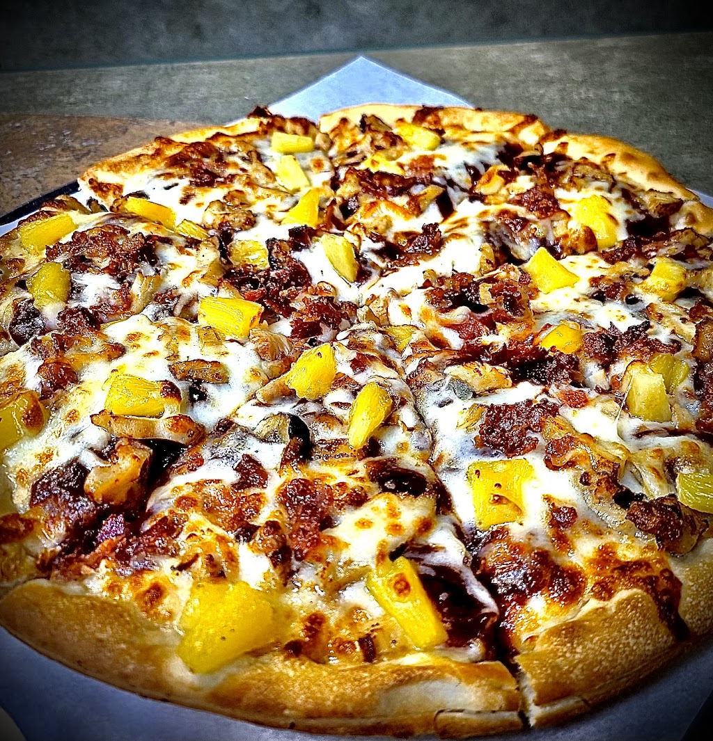 Vic’s Pizza | 305 W College St, Columbiana, AL 35051, USA | Phone: (205) 671-5100