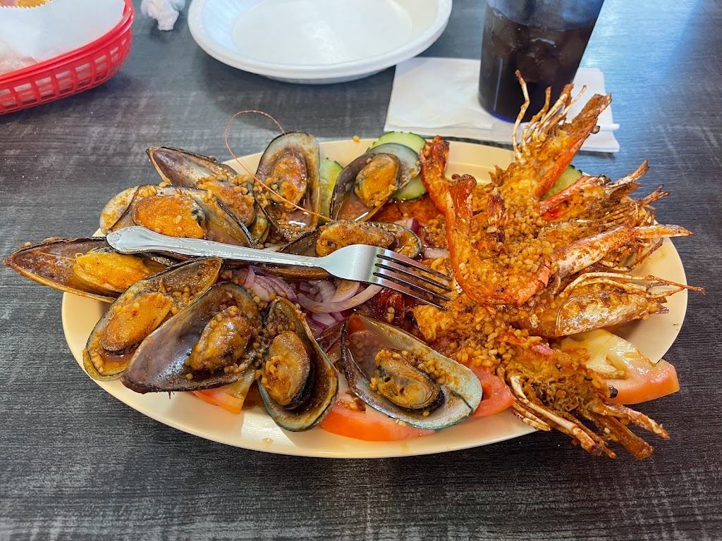 Las Islas Marias mariscos | 16301 Main St, Hesperia, CA 92345, USA | Phone: (760) 956-5300