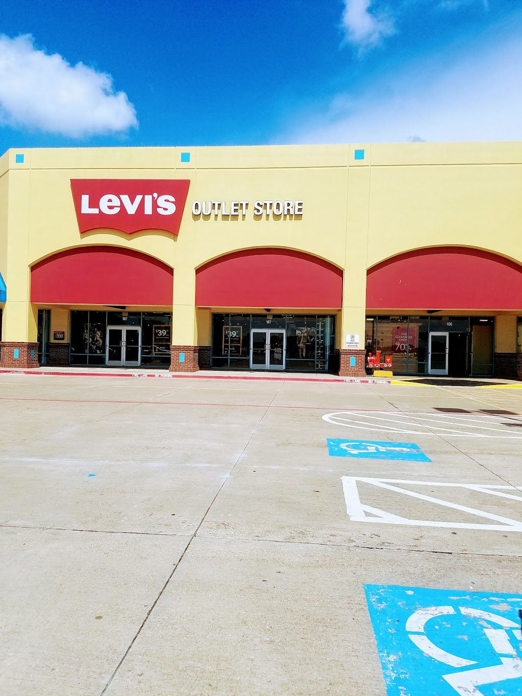 Levis Outlet Store | 301 Tanger Dr Suite 107, Terrell, TX 75160, USA | Phone: (972) 563-6887