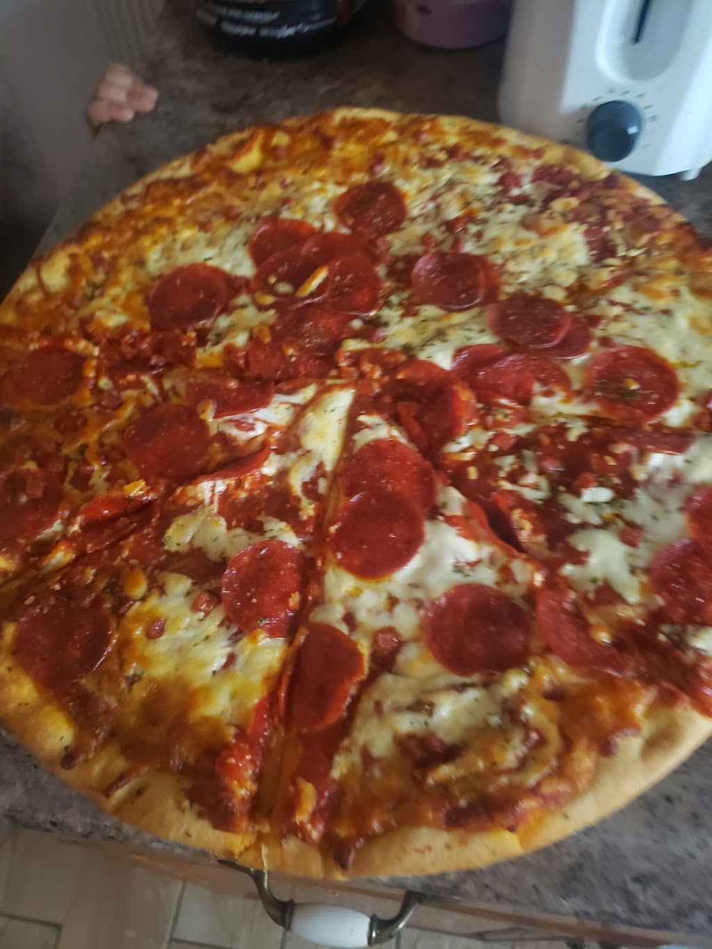 Giannis Pizzeria | 1504 Roosevelt Ave, Carteret, NJ 07008, USA | Phone: (732) 541-5004