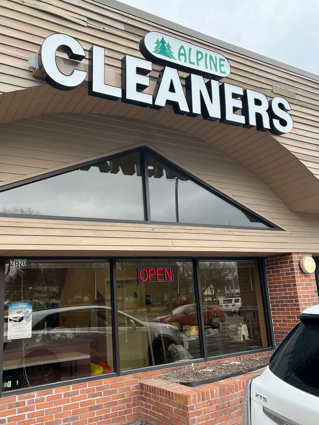 Alpine Cleaners | 21520 Novi Rd, Novi, MI 48375, USA | Phone: (248) 344-8830