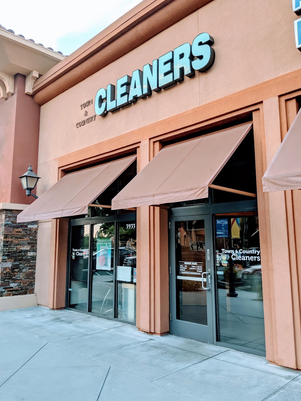Town & Country Cleaner | 3933 Rivermark Plaza, Santa Clara, CA 95054, USA | Phone: (408) 969-1998