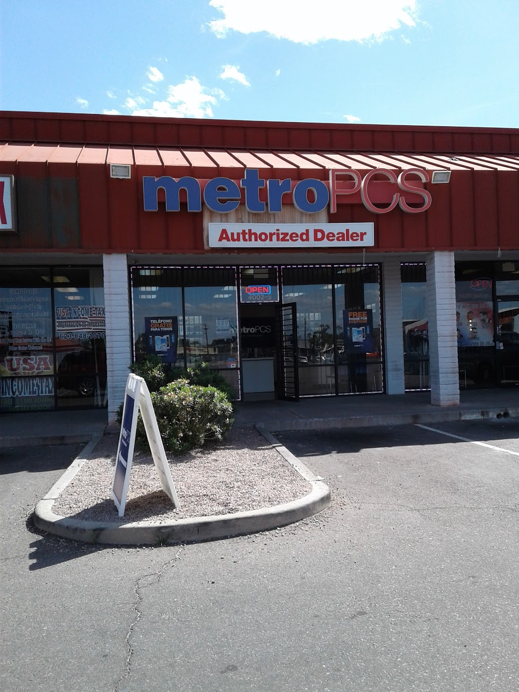 Metro by T-Mobile | 4002 N 67th Ave Ste 6, Phoenix, AZ 85033, USA | Phone: (623) 476-5813