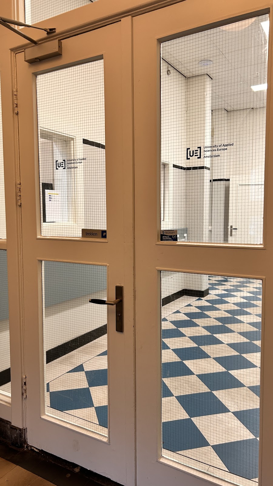 UE Amsterdam (University of Applied Sciences Europe) | Passeerdersgracht 23, 1016 XG Amsterdam, Netherlands | Phone: 020 675 8567