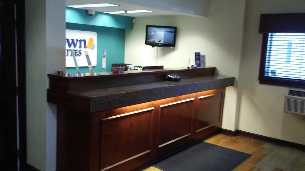 InTown Suites Extended Stay Newport News VA - North | 12015 Jefferson Ave, Newport News, VA 23606, USA | Phone: (757) 881-9670