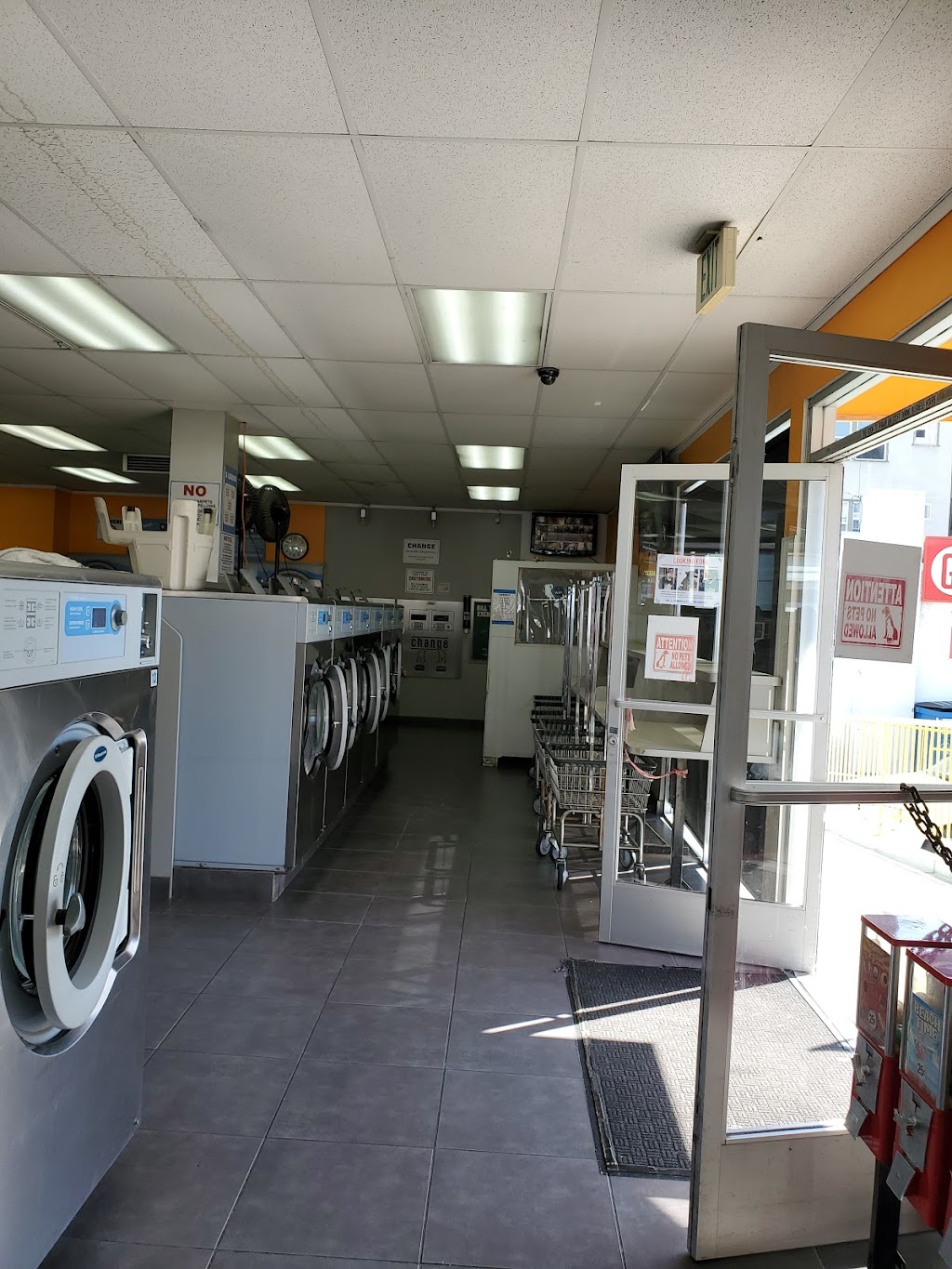 24 Coin Laundry | 3578 W 3rd St, Los Angeles, CA 90020, USA | Phone: (310) 985-0912