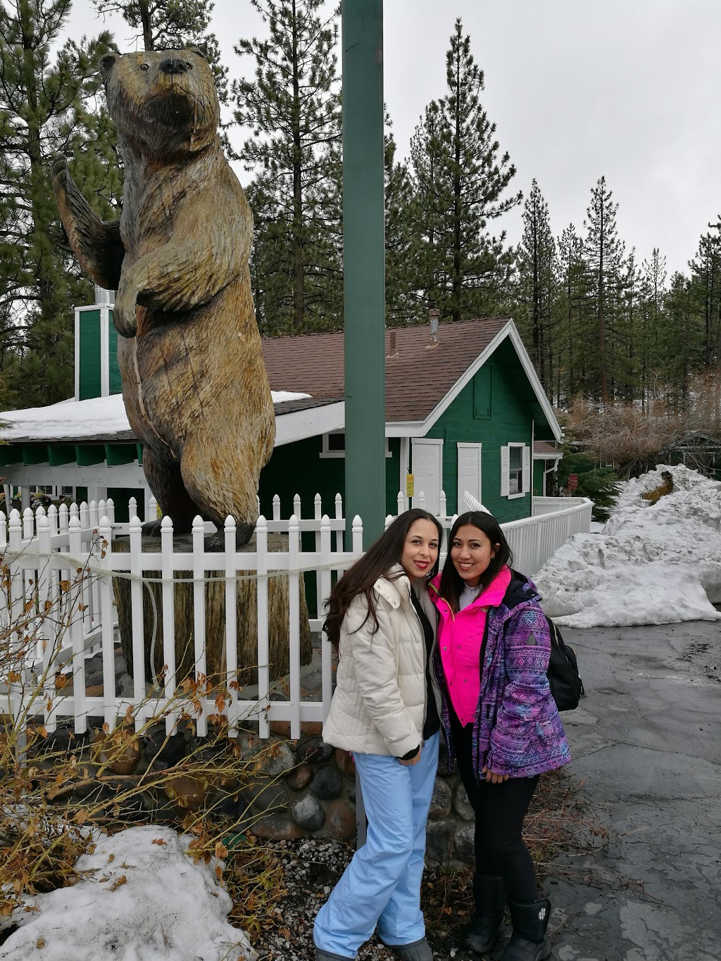 Big Bear Manor Jacuzzi Cabins | 40393 Big Bear Blvd, Big Bear Lake, CA 92315, USA | Phone: (909) 801-0851