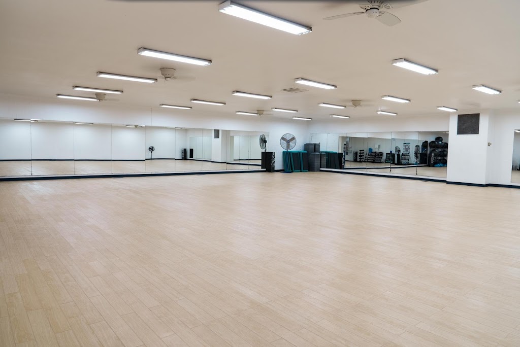 Leisure World Health Club | 9 Collinsport Dr, Collinsville, IL 62234, USA | Phone: (618) 344-3095 Leisure World Health Club | 9 Collinsport Dr, Collinsville, IL 62234, USA | Phone: (618) 344-3095
