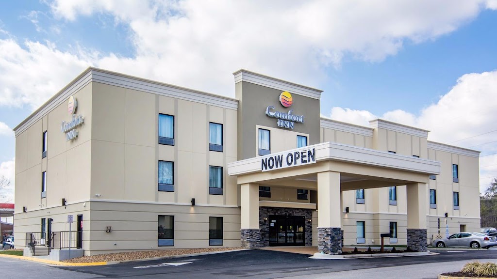 Comfort Inn South Chesterfield - Colonial Heights | 15720 Woods Edge Rd, Colonial Heights, VA 23834, USA | Phone: (804) 214-3372