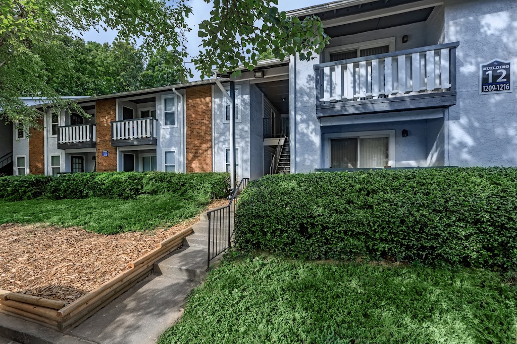 The Park at Greatstone Apartments | 1700 Weatherly Dr, Stone Mountain, GA 30083 | Phone: (770) 498-2494