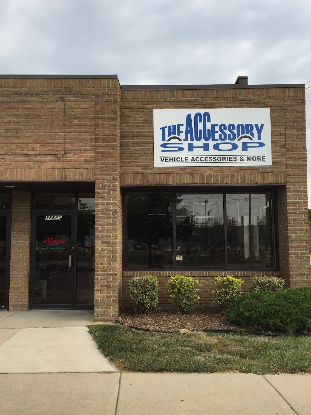 Accessory Shop | 38620 Michigan Ave, Wayne, MI 48184, USA | Phone: (734) 728-1110