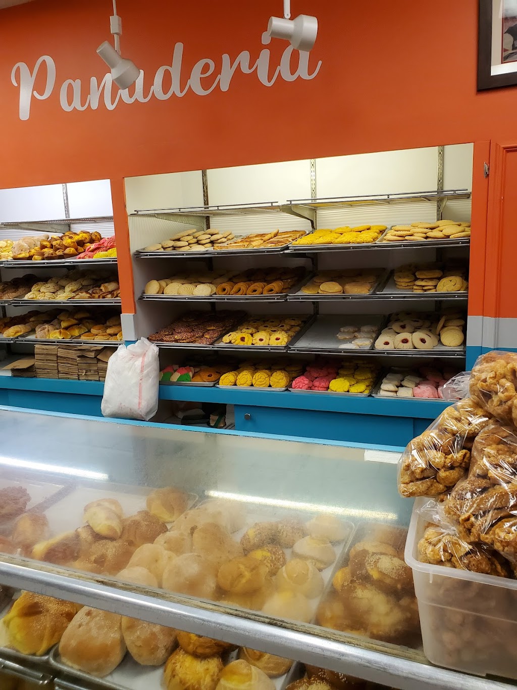 Panaderia Mexico | 6817 Woodman Ave, Van Nuys, CA 91405, USA | Phone: (818) 782-6873