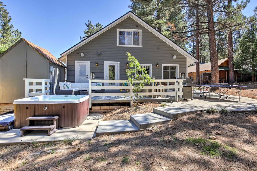 The Big Bear Farmhouse | 682 Jeffries Rd, Big Bear Lake, CA 92315, USA | Phone: (858) 480-9530