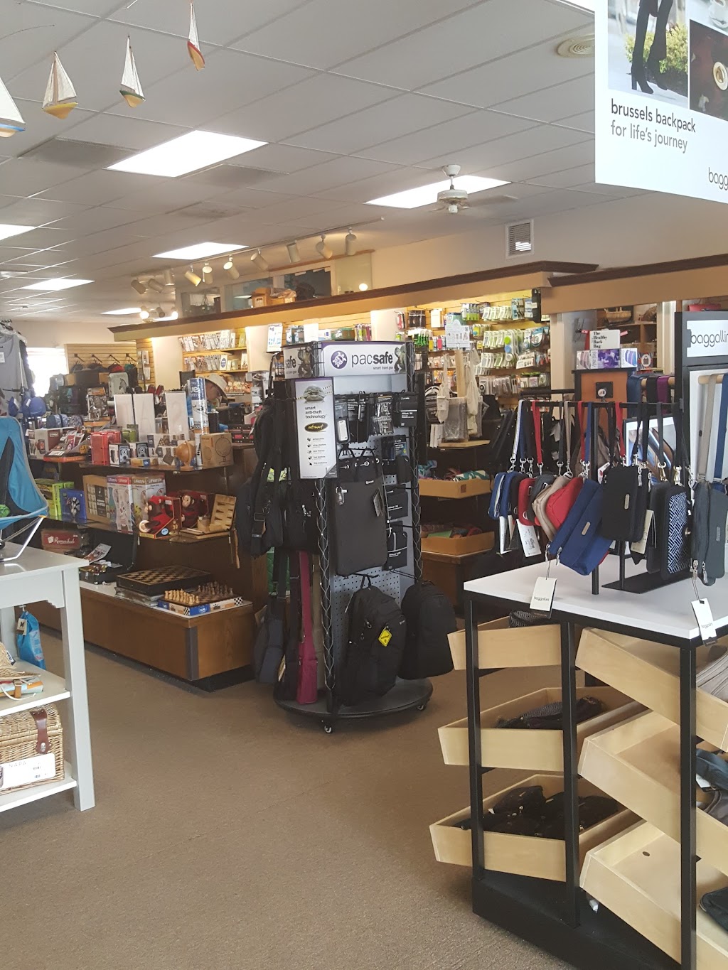 Bag & Baggage | 22 On The Mall, Prairie Village, KS 66208, USA | Phone: (913) 677-1685