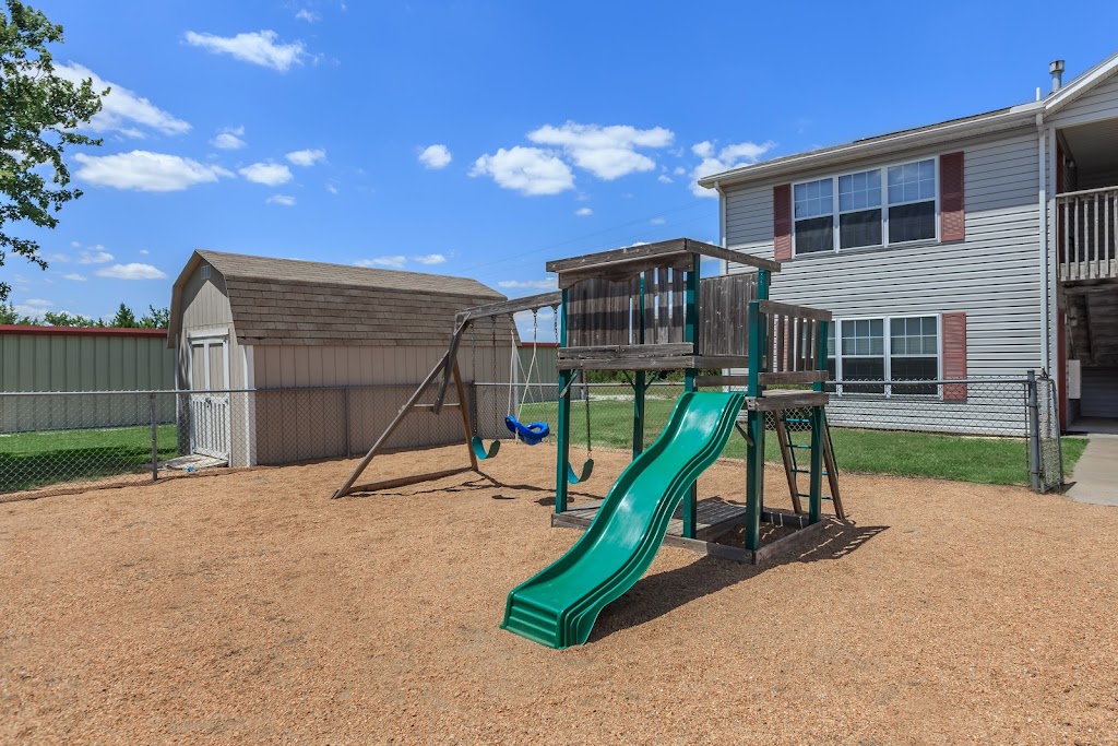 Silverwood Apartments | 2726 E 12th Ave, Winfield, KS 67156, USA | Phone: (620) 229-7946