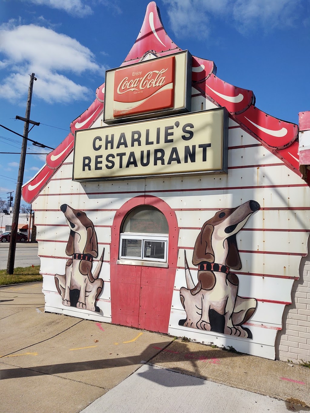 Charles Dog HOUSE Restaurant | 1026 Broadview Rd, Cleveland, OH 44134, USA | Phone: (216) 661-4873