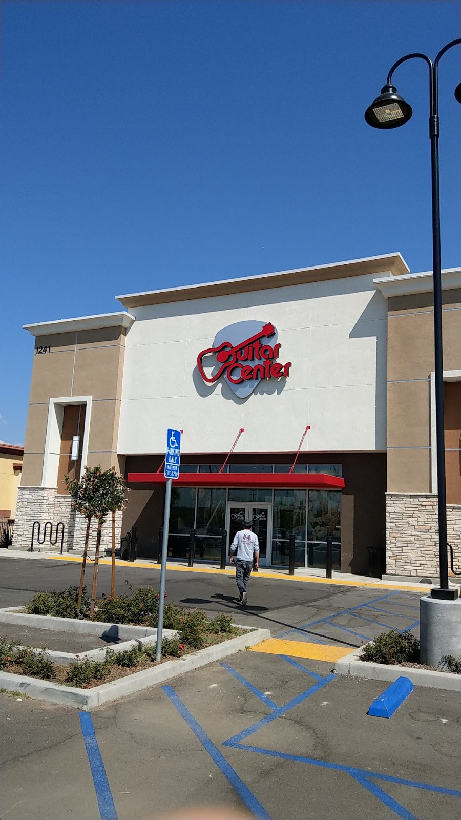 Guitar Center | 1241 S Lone Hill Ave, Glendora, CA 91740, USA | Phone: (626) 967-7911