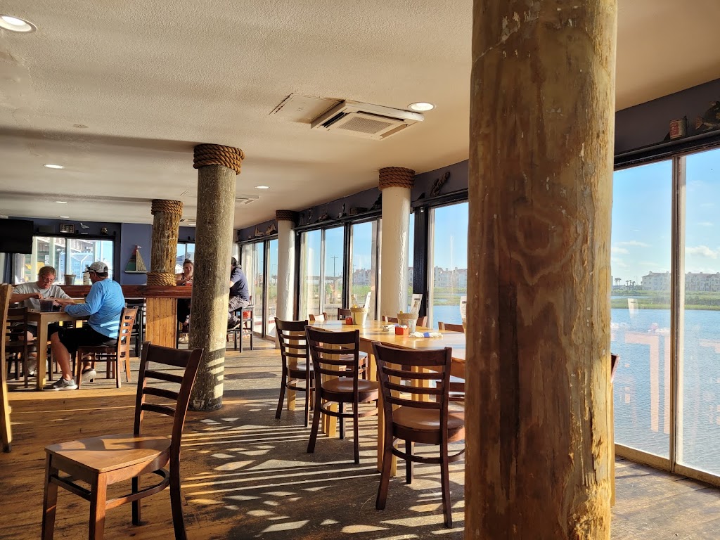 Boathouse Bar and Grill | 15241 Leeward Dr, Corpus Christi, TX 78418, USA | Phone: (361) 589-9601