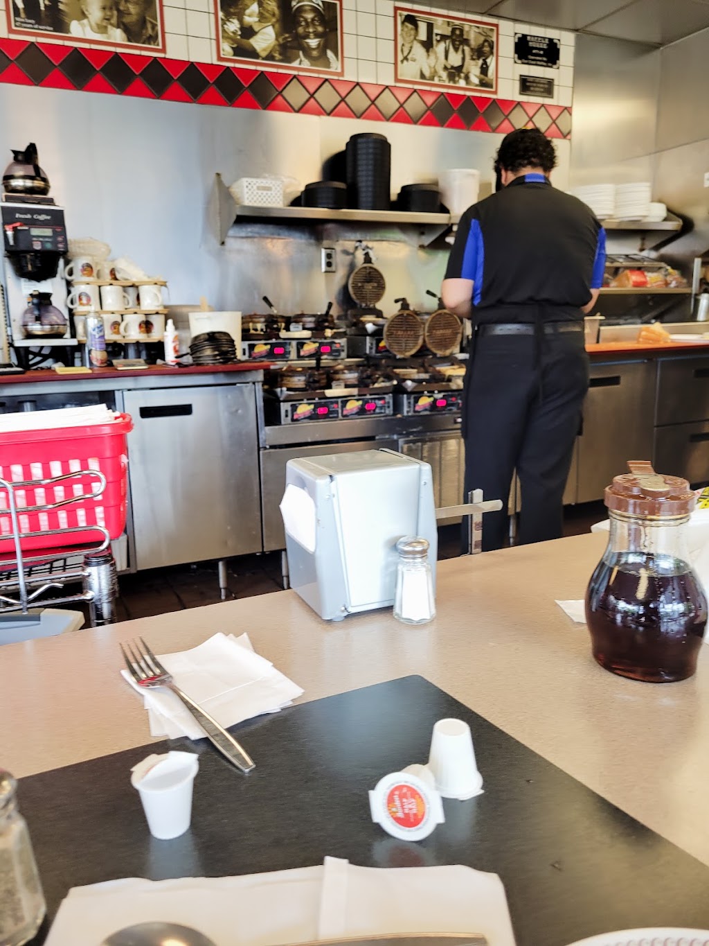 Waffle House | 1072 Airport Rd, Jacksonville, FL 32218, USA | Phone: (904) 741-3731