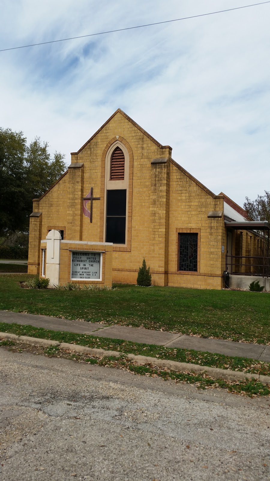 First United Methodist Church Devine | 212 W Benton Ave, Devine, TX 78016, USA | Phone: (830) 663-3185