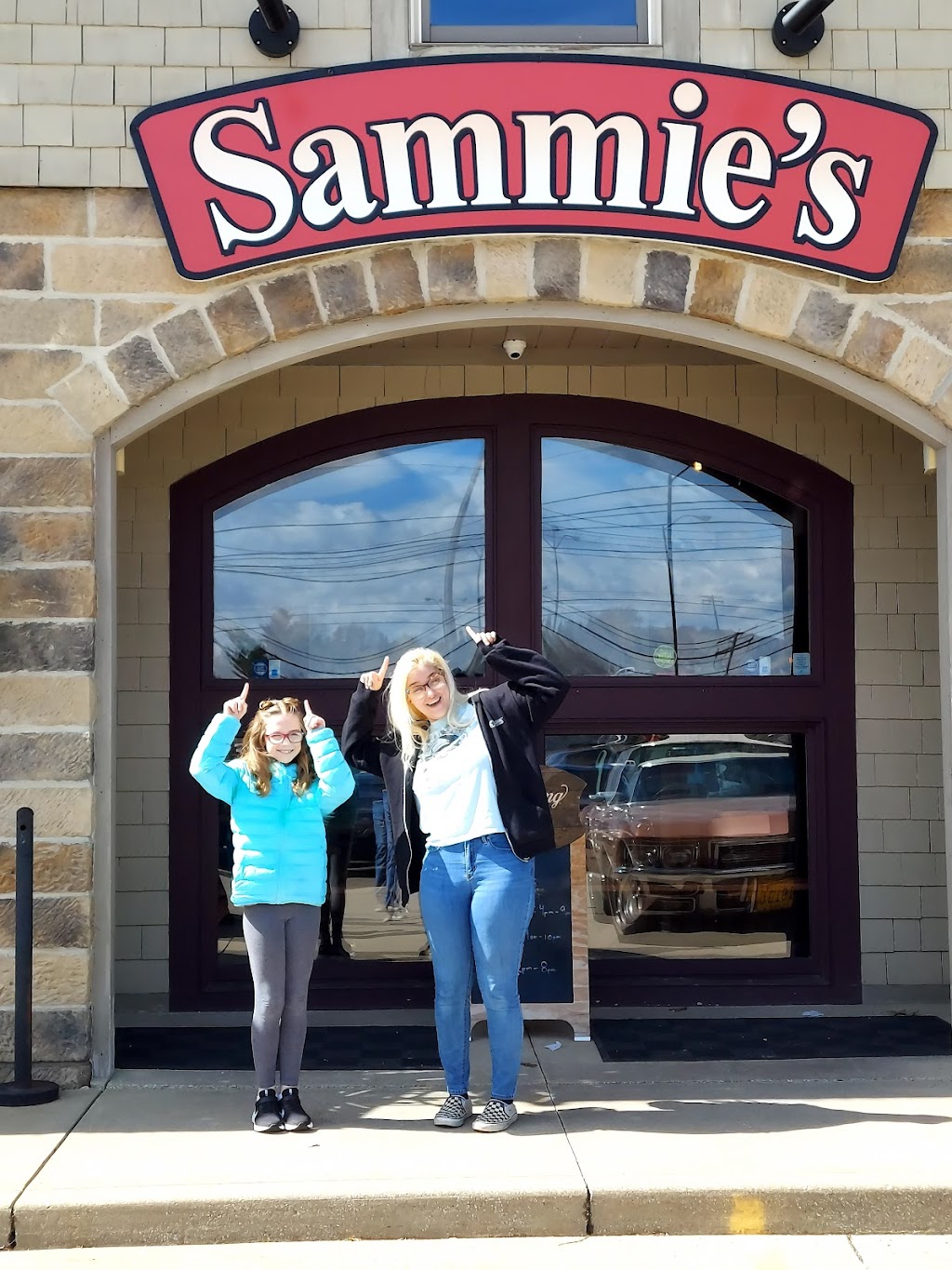 Sammies Bar and Grill | 498 South Ave, Tallmadge, OH 44278, USA | Phone: (234) 678-8334