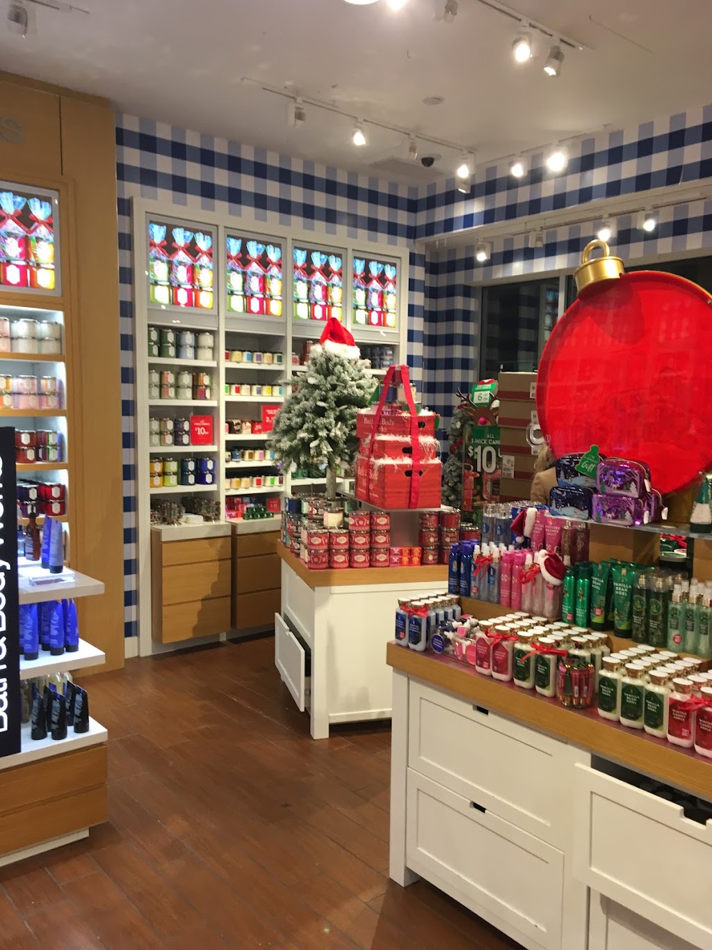 Bath & Body Works | 18527 Outlet Blvd, Chesterfield, MO 63005, USA | Phone: (636) 778-2208