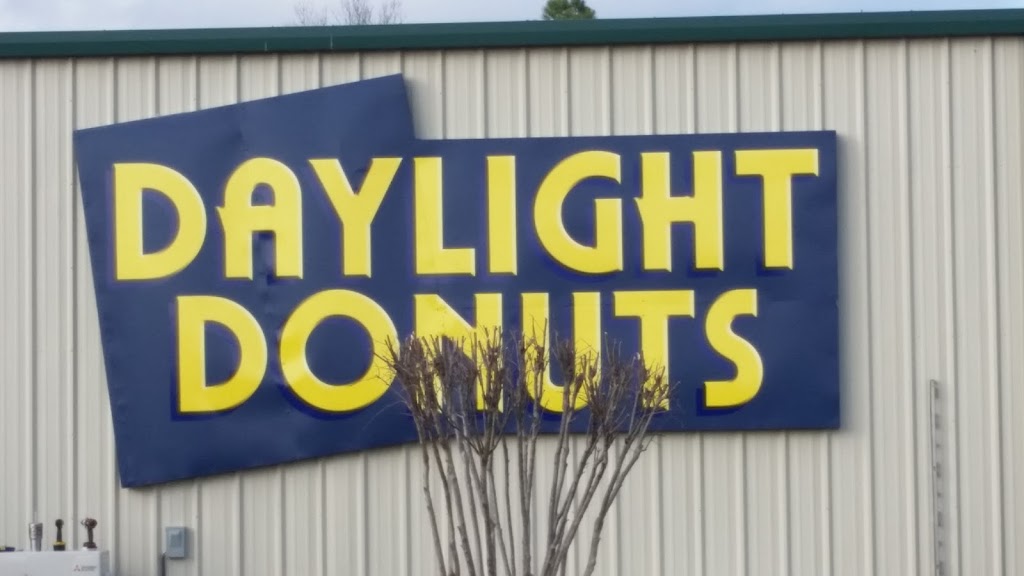 Daylight donuts | 101 Mockingbird Ln, Wagoner, OK 74467, USA | Phone: (918) 485-0142