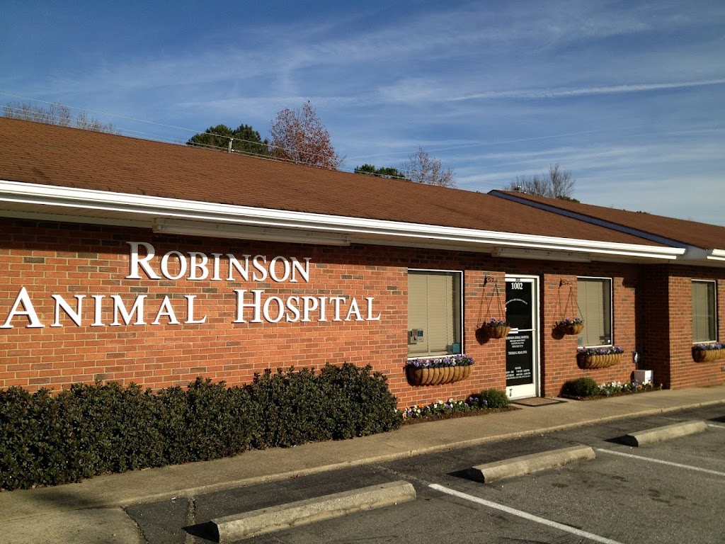 Robinson Animal Hospital | 1002 E Main St, Clayton, NC 27520, USA | Phone: (919) 553-7173