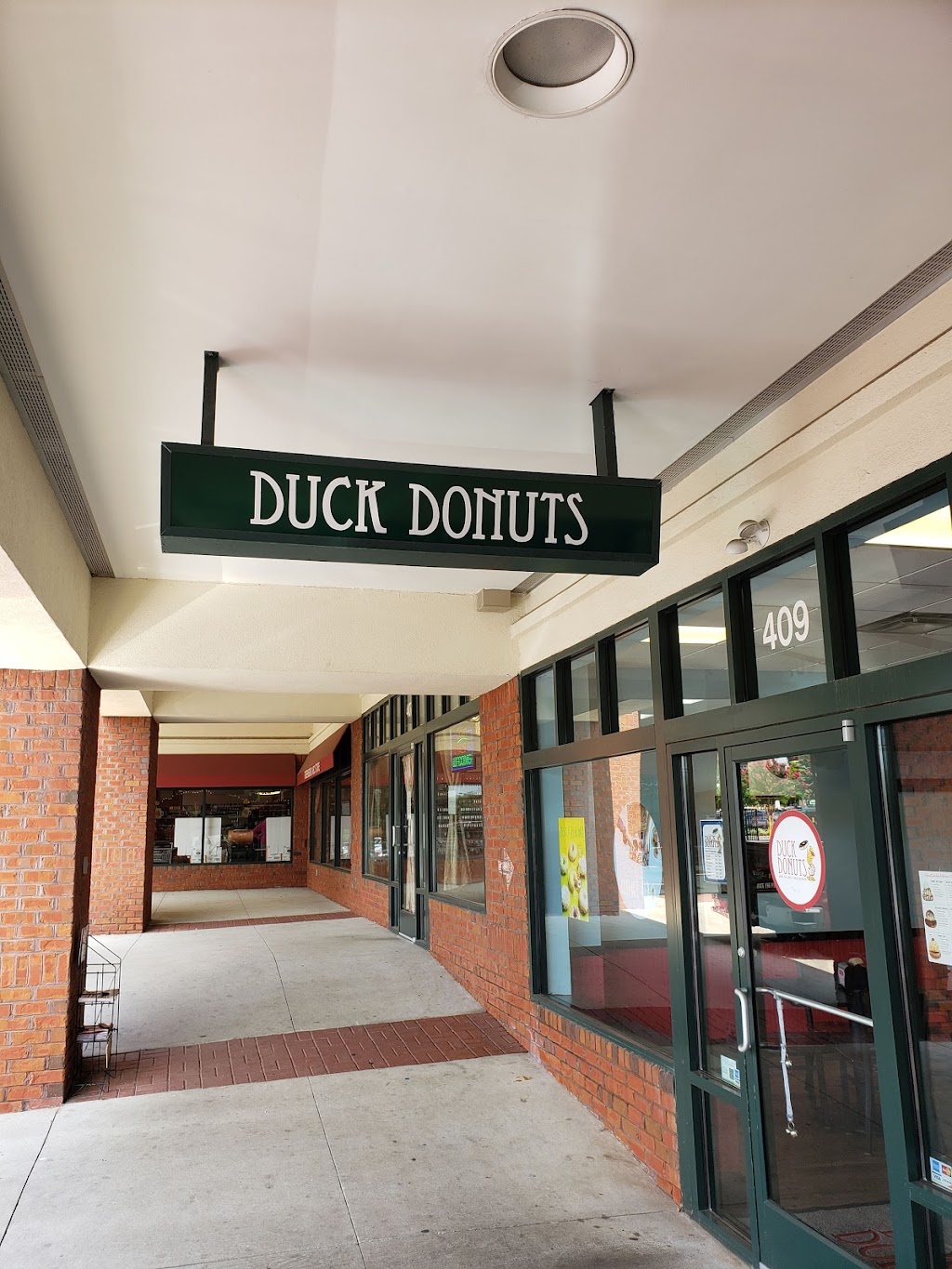 Duck Donuts - The Village @ North Elm | 409 Pisgah Church Rd, Greensboro, NC 27455, USA | Phone: (336) 291-8200