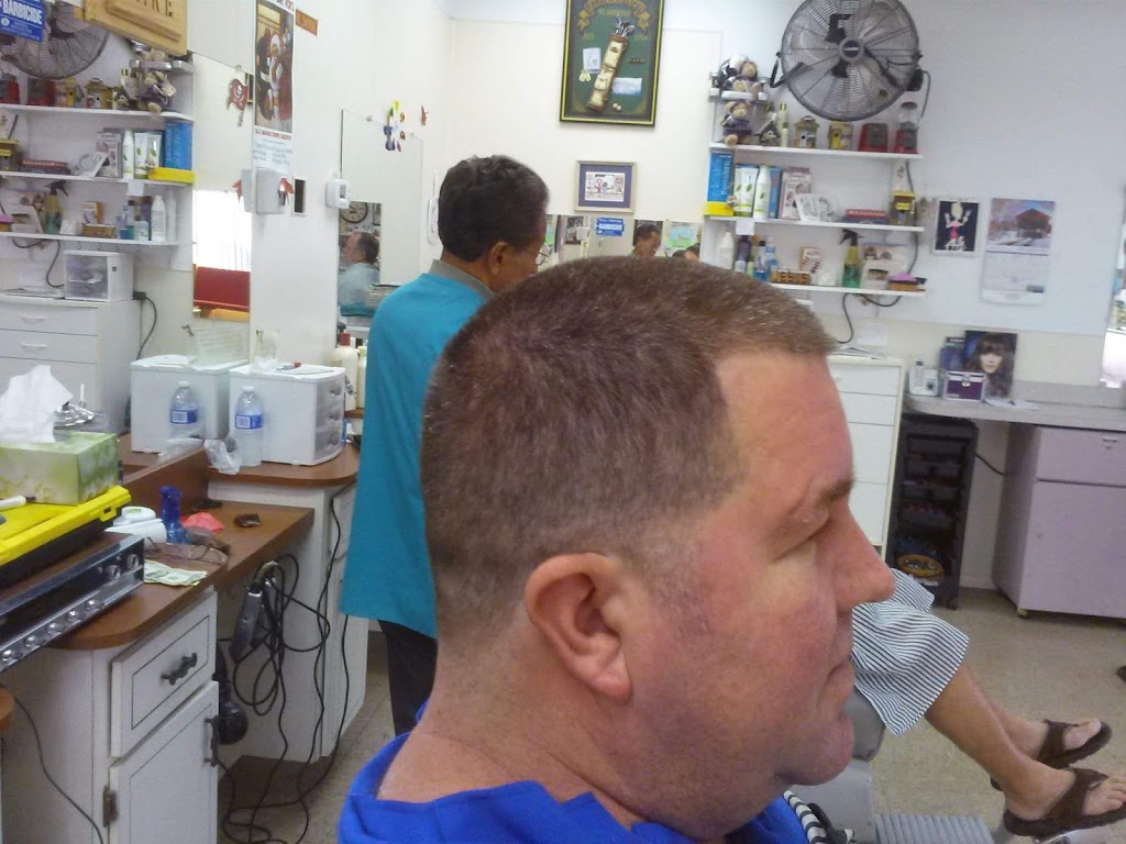 Robert Your Barber At the County Line Barbershop | 12406 County Line Rd, Spring Hill, FL 34667, USA | Phone: (727) 288-4508