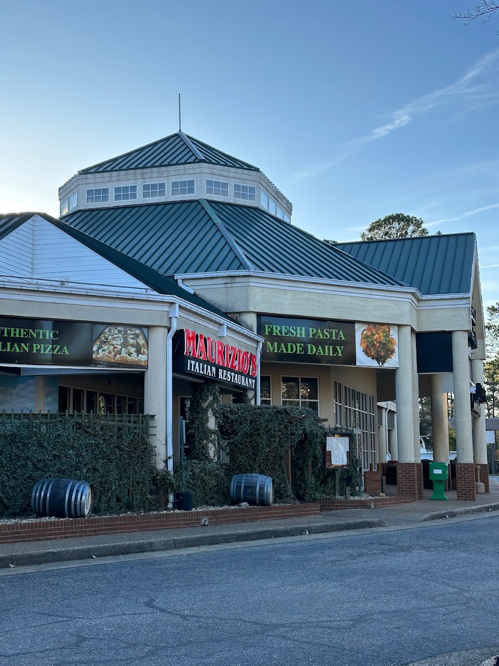 Maurizios Italian Restaurant | 264E McLaws Cir, Williamsburg, VA 23185, USA | Phone: (757) 229-0337