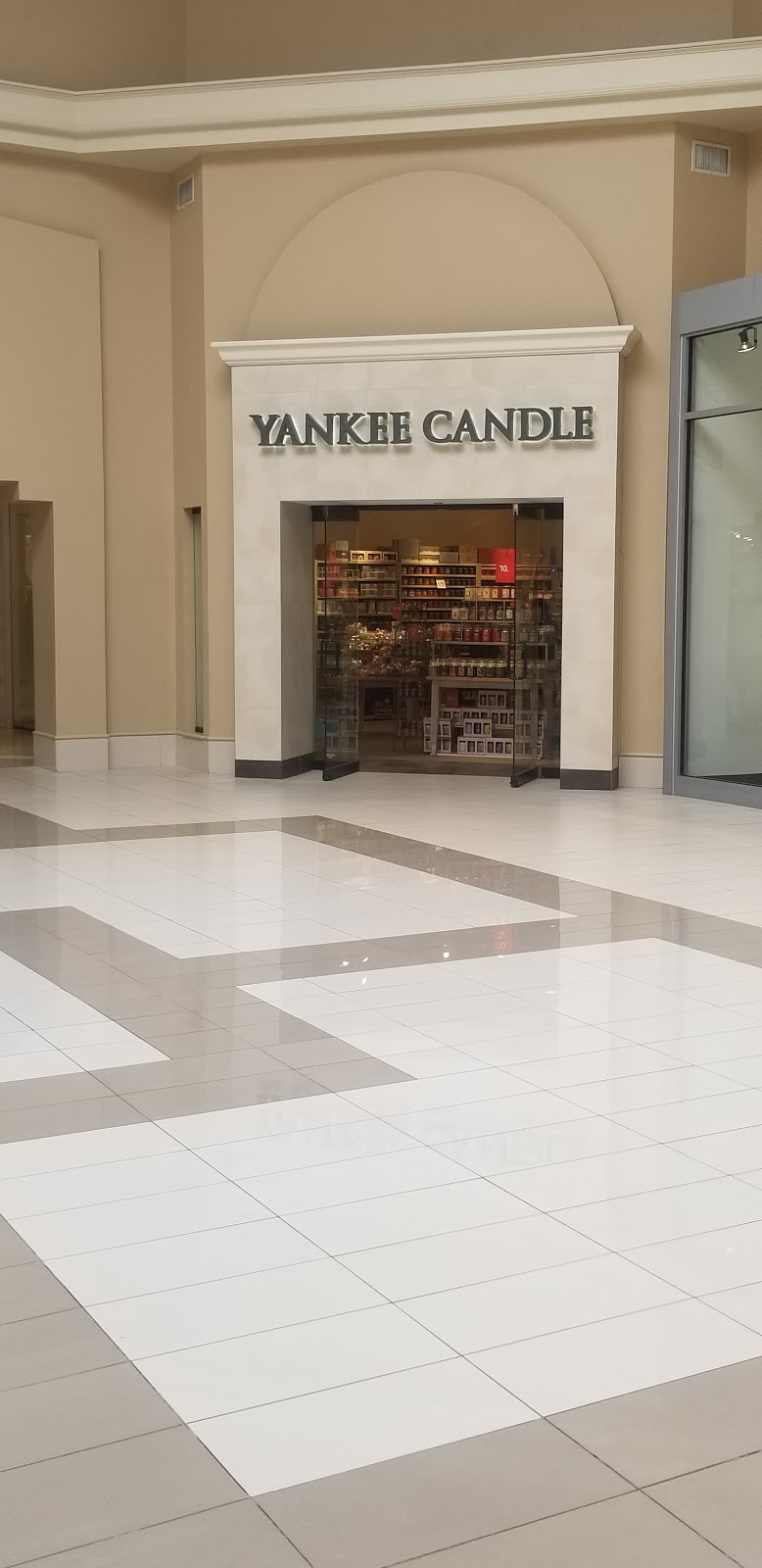 Yankee Candle | 1990 Military Rd, Niagara Falls, NY 14304, USA | Phone: (716) 297-0738