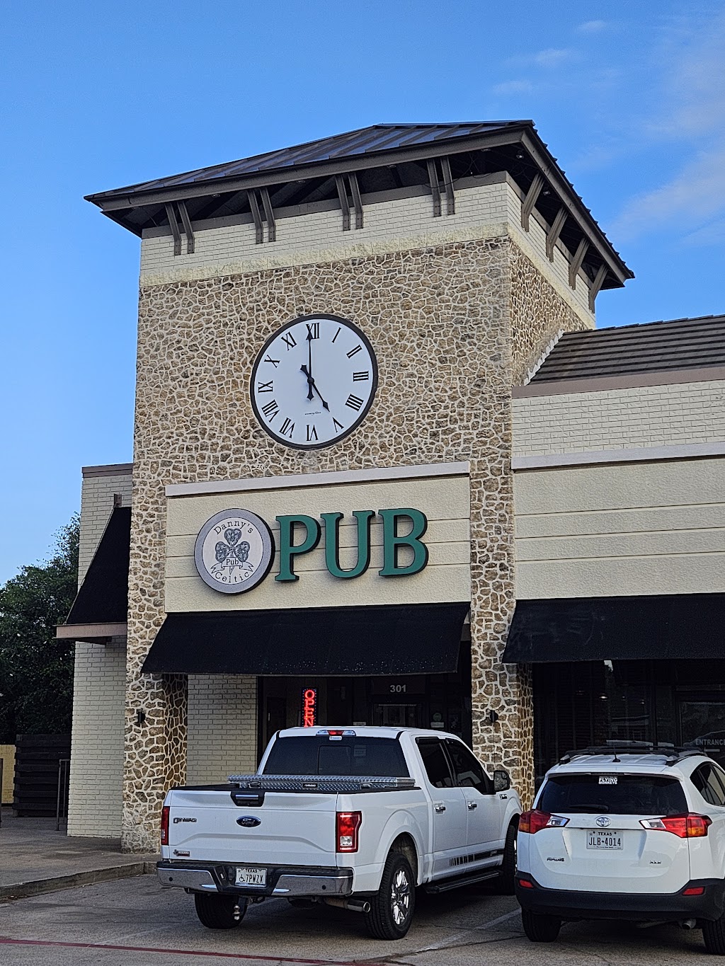 Dannys Celtic Pub | 2824 Central Dr, Bedford, TX 76021, USA | Phone: (817) 571-9999