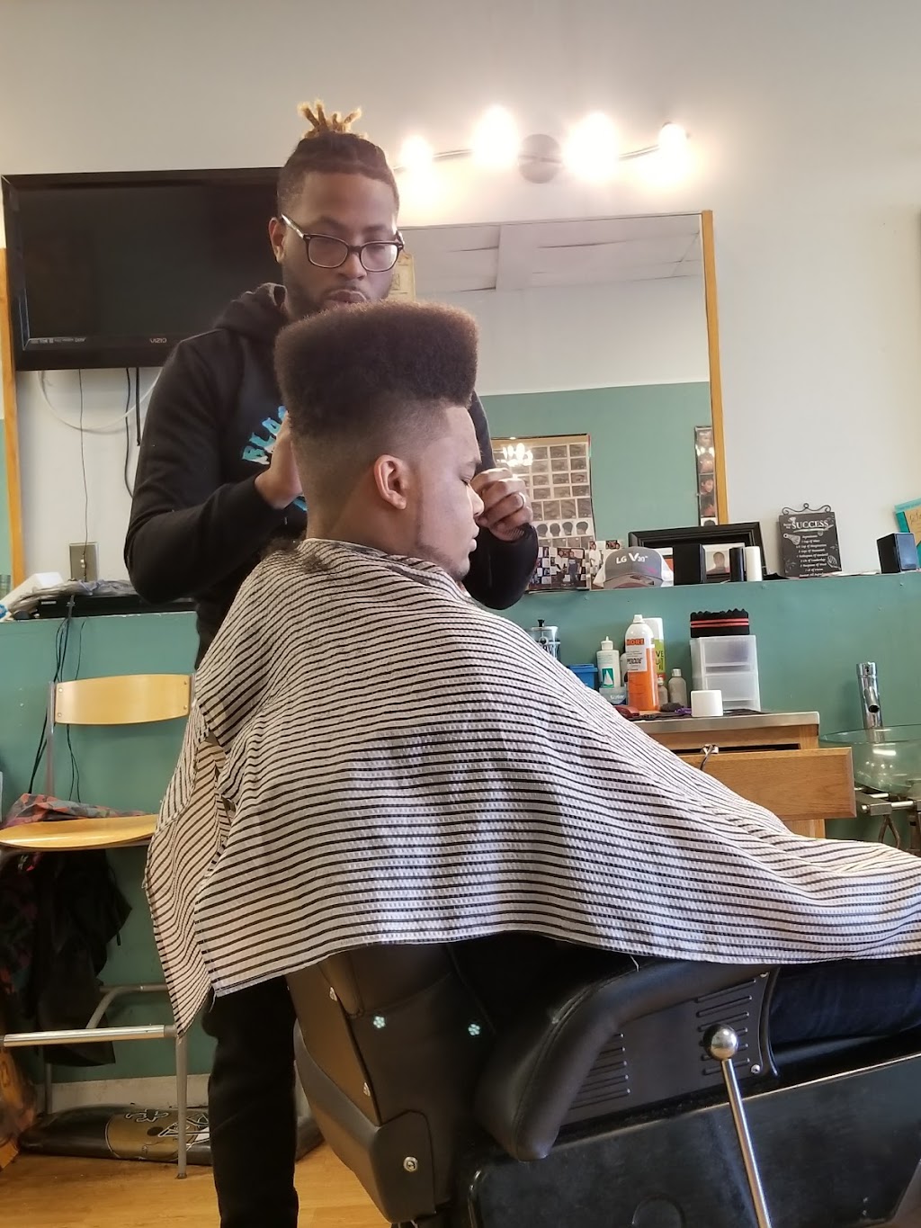 Supreme Clientele Barber Shop | 3600 E Main St, Columbus, OH 43213, USA | Phone: (614) 973-3600