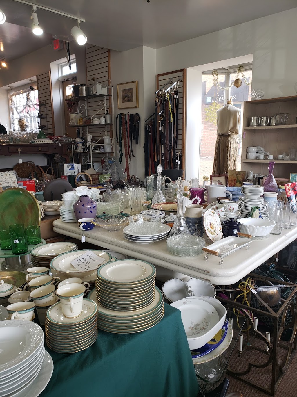 Fantastic Finds | 400 King St # 6, Chappaqua, NY 10514, USA | Phone: (914) 238-9200