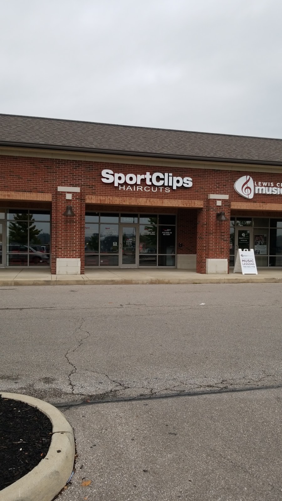 Sport Clips Haircuts of Lewis Center | 6429 Pullman Dr, Lewis Center, OH 43035, USA | Phone: (740) 549-0996