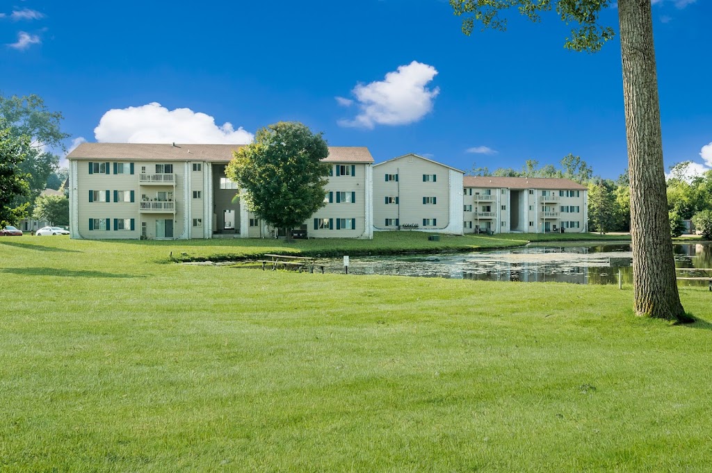 Glengarry Park Apartments | 850 Williamsbury Dr, Waterford Twp, MI 48328, USA | Phone: (248) 481-5417