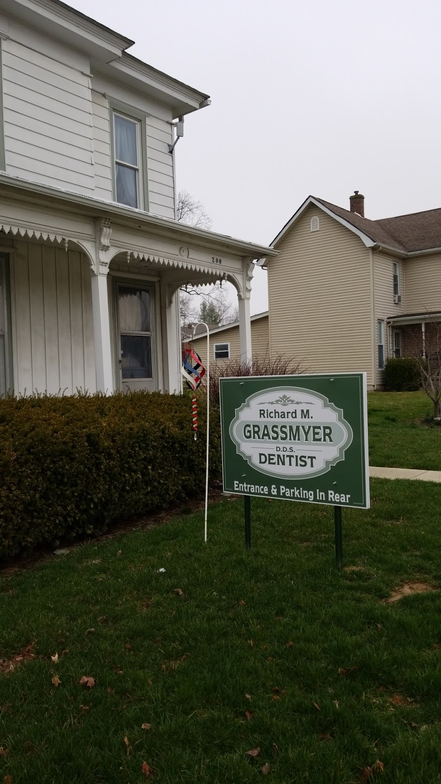 Richard M Grassmyer,DDS | 200 E Hackberry St, Salem, IN 47167, USA | Phone: (812) 883-3202