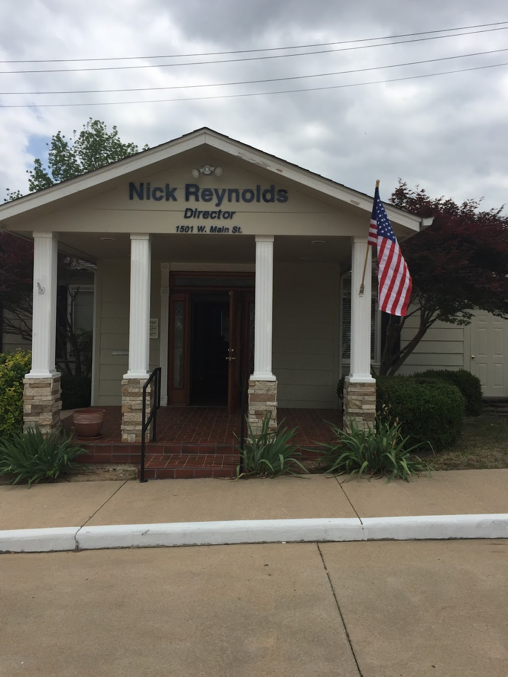 Nick Reynolds & Sons Funeral & Cremation, Nick Reynolds | 1501 W Main St, Collinsville, OK 74021, USA | Phone: (918) 371-1178