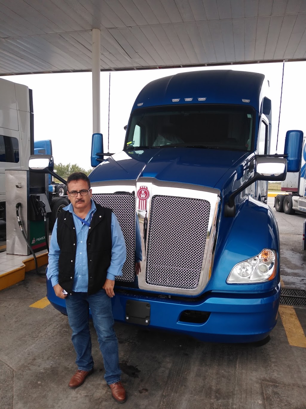 Kenworth Río Bravo | Carretera Monterrey-Laredo KM 208 S/N America 14, Granjas Treviño, 88293 Nuevo Laredo, Tamps., Mexico | Phone: 867 711 1800